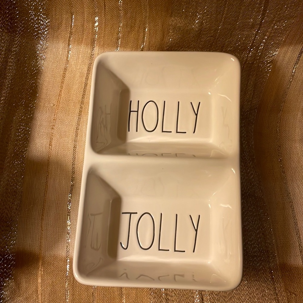 Rae Dun- holly jolly Divided Dish